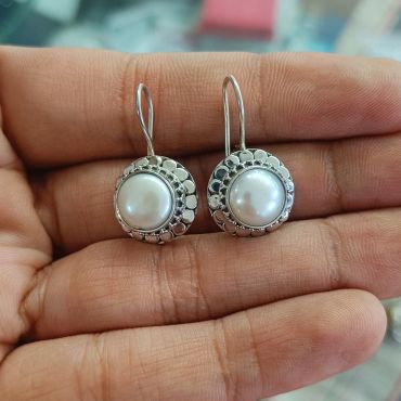 Pearl round shape drop earring